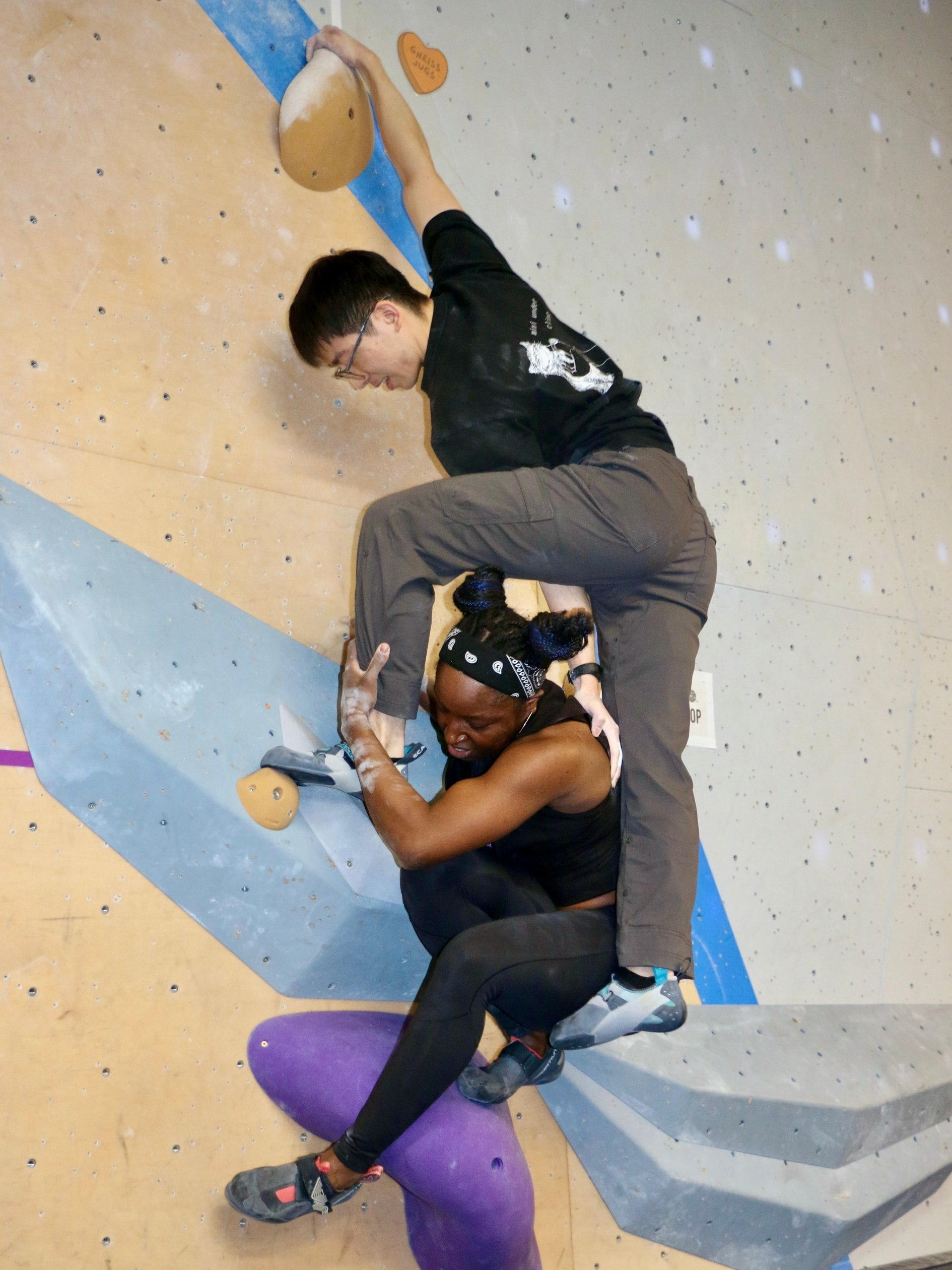 two climbers are holding each other on the wall while they try to complete a partner climb