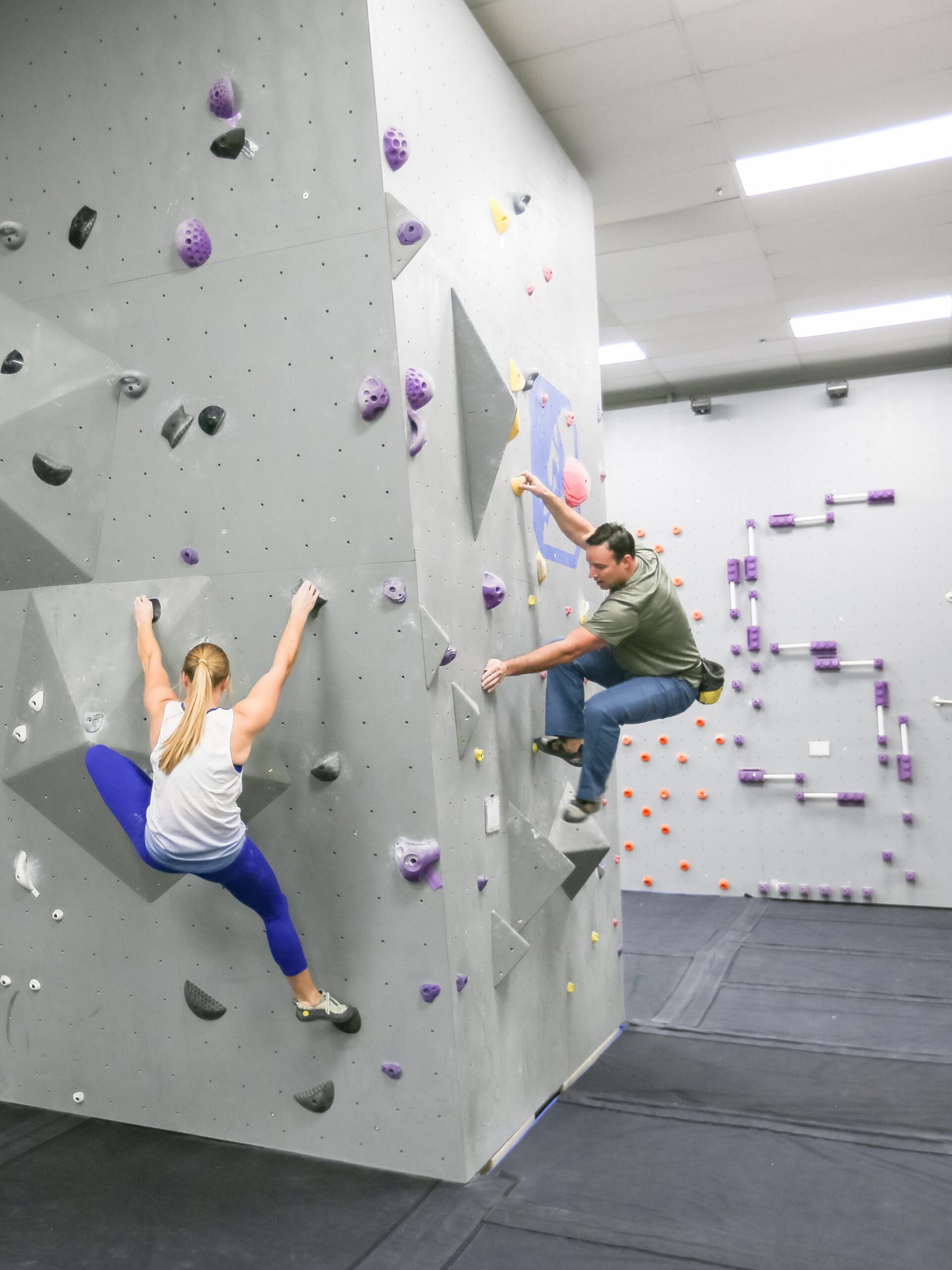 2 people bouldering at central rock gym